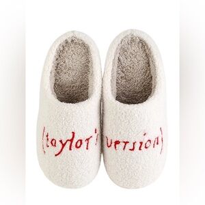 Taylor’s Version House Slippers 9.5